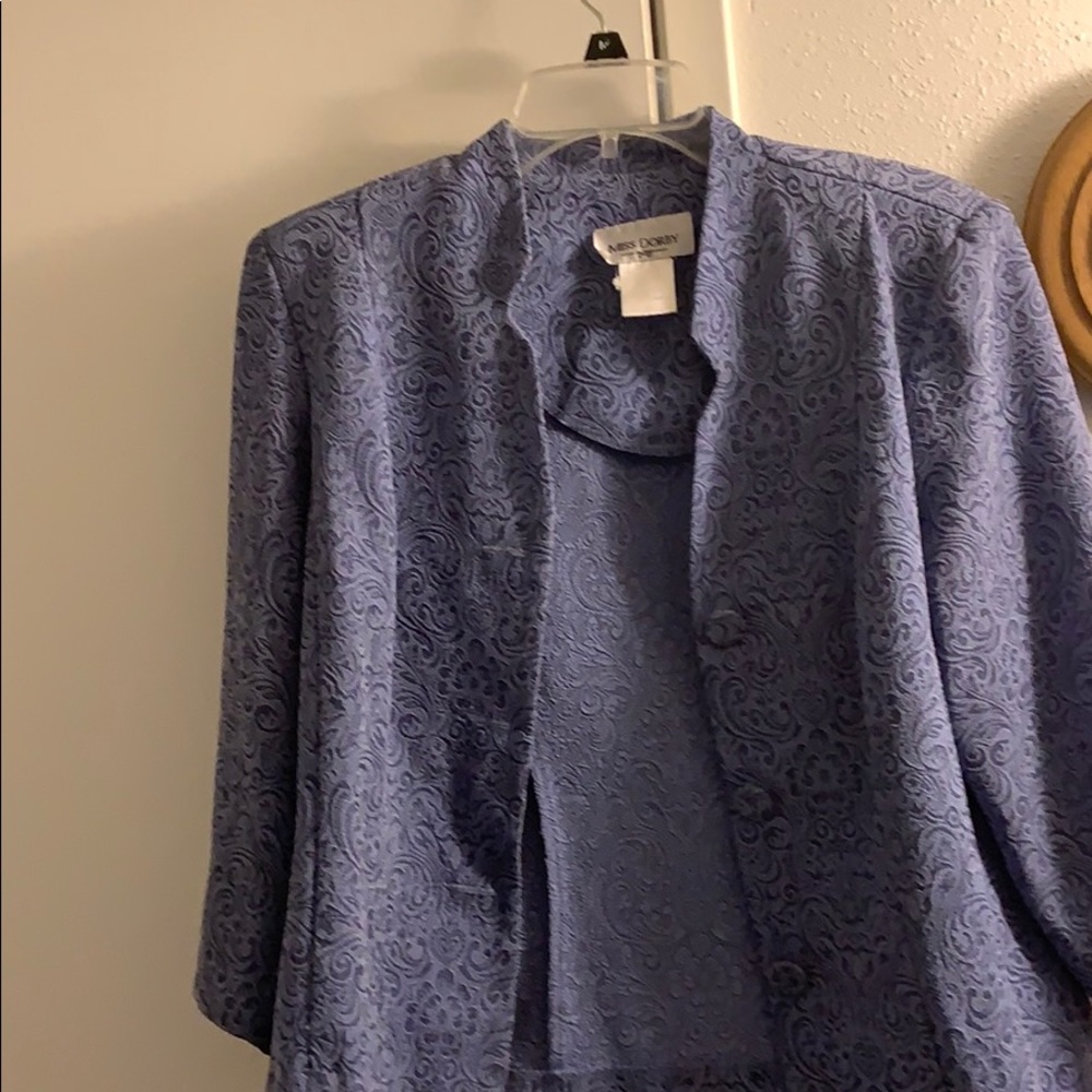 Suits - Picture 2 of 4